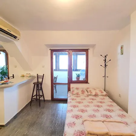 Spaciuos And Comfortable Lotus-top Location Appartamento