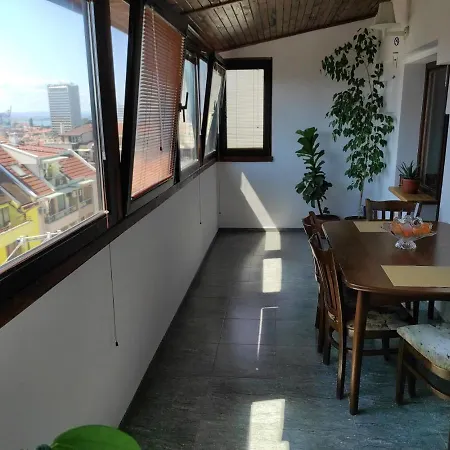 Spaciuos And Comfortable Lotus-top Location Appartamento